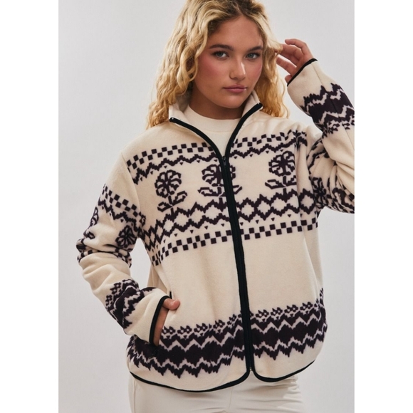 🌲🐻Cream and Black Patterned Jacket - Picture 1 of 4